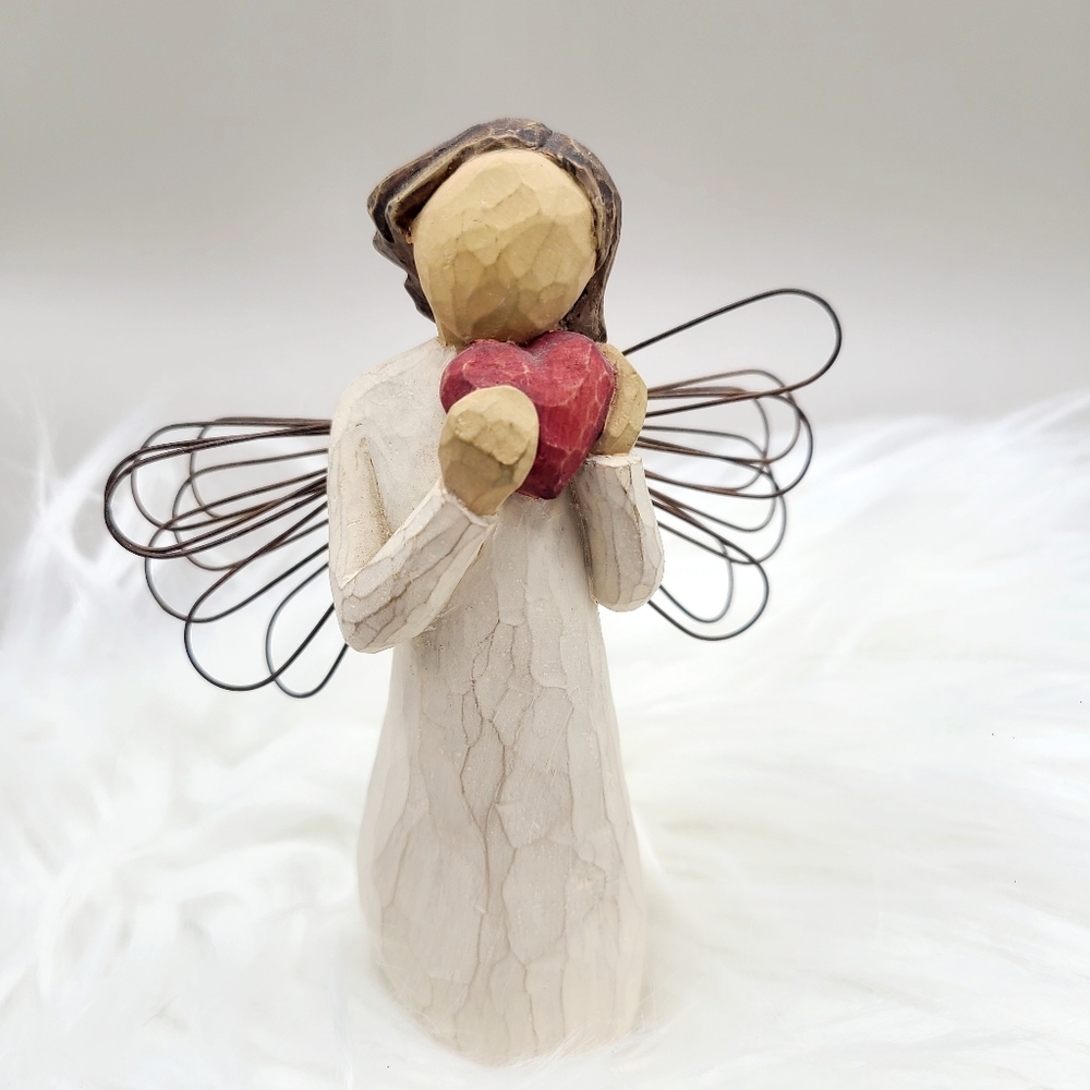 Willow Tree Angel of Heart Holding Red Heart - Picture 2 of 4